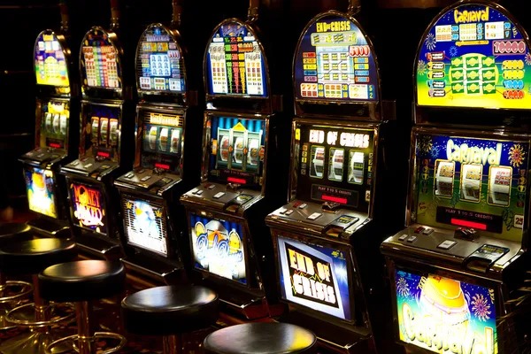 Payout table comparison showing No Commission Baccarat rates versus standard baccarat commission structure