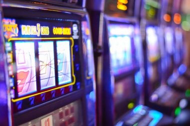 Live-dealer baccarat table on vintogel
